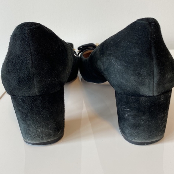 Suede size 8.5 heels with bow - Picture 5 of 5